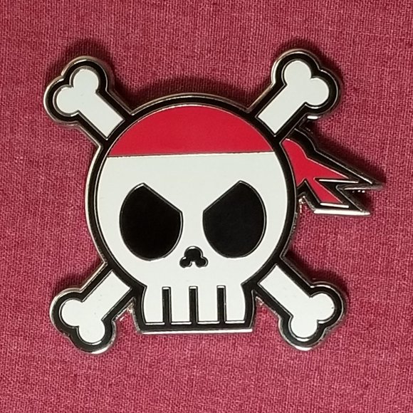 Pirates of the Caribbean Disney Pin 46123 - Large Skull and Crossbones - Picture 1 of 3